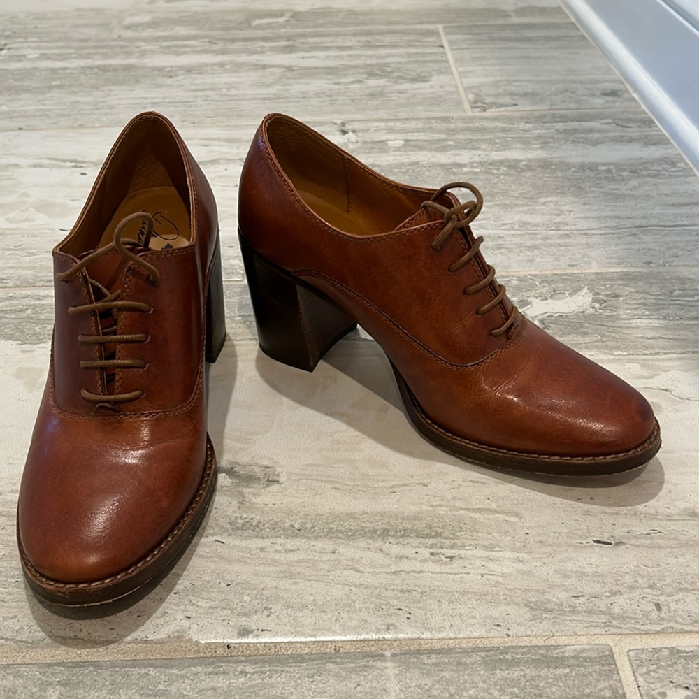 Patricia Nash beautiful lace up brown leather Oxford, 8.5, worn once!